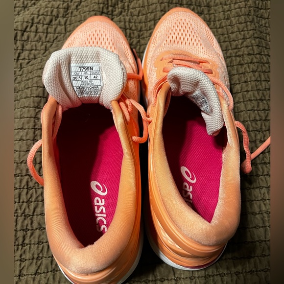 EUC ASICS Gel Kayano 24 in Seashell Pink - Picture 4 of 7